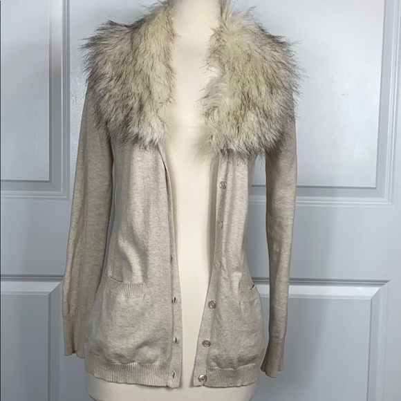 The limited removable collard faux fur sweater - Picture 11 of 16